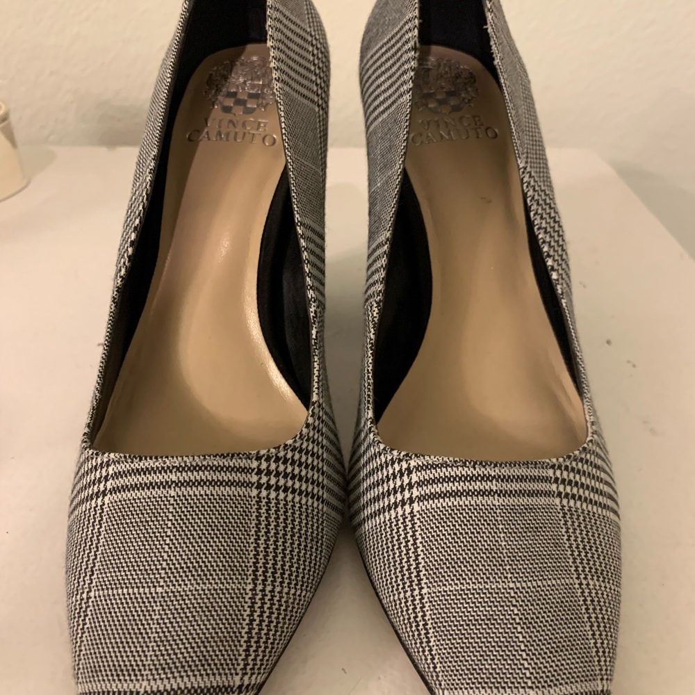 Vince Camuto heels! Size 9